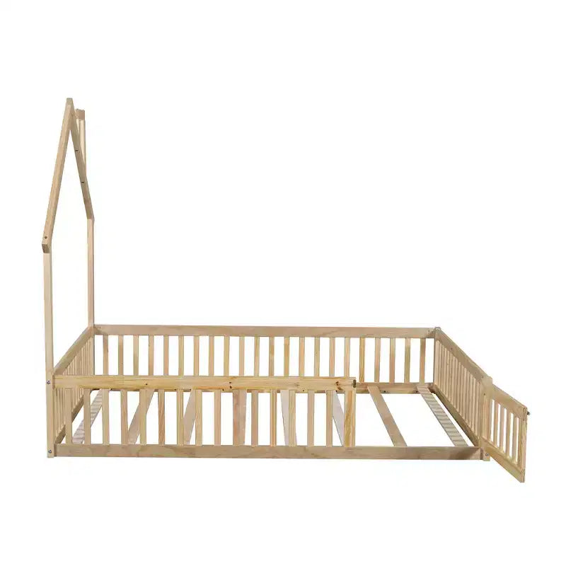 Letto a piattaforma a casetta a grandezza naturale con spondina, in legno massello di pino, per cameretta bambini