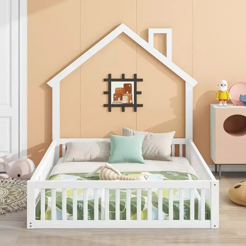 Letto a piattaforma a casetta a grandezza naturale con spondina, in legno massello di pino, per cameretta bambini