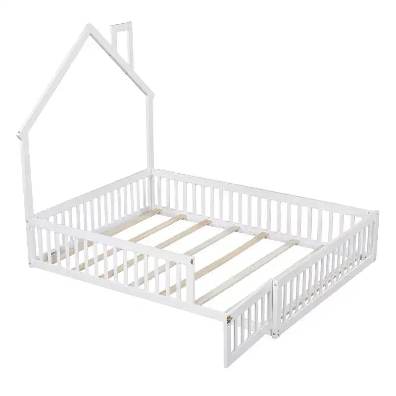 Letto a piattaforma a casetta a grandezza naturale con spondina, in legno massello di pino, per cameretta bambini