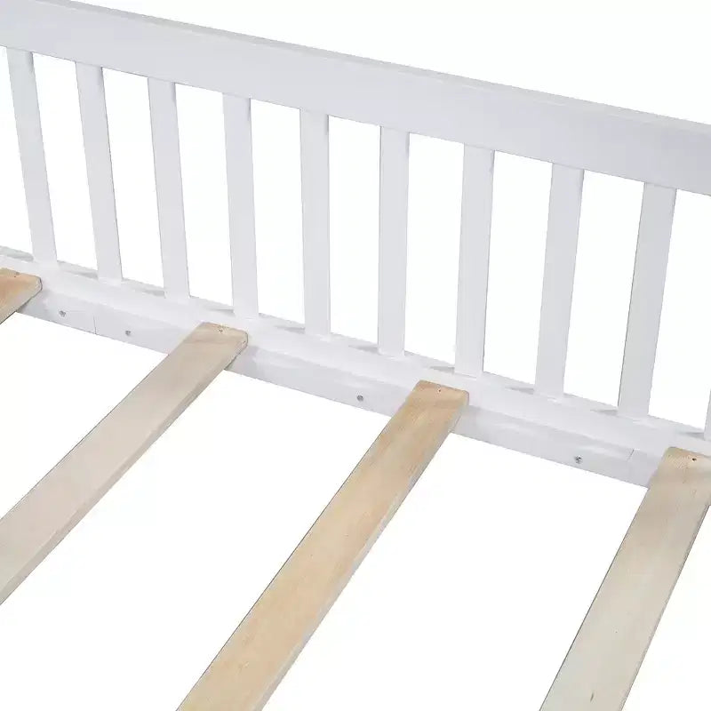 Letto a piattaforma a casetta a grandezza naturale con spondina, in legno massello di pino, per cameretta bambini