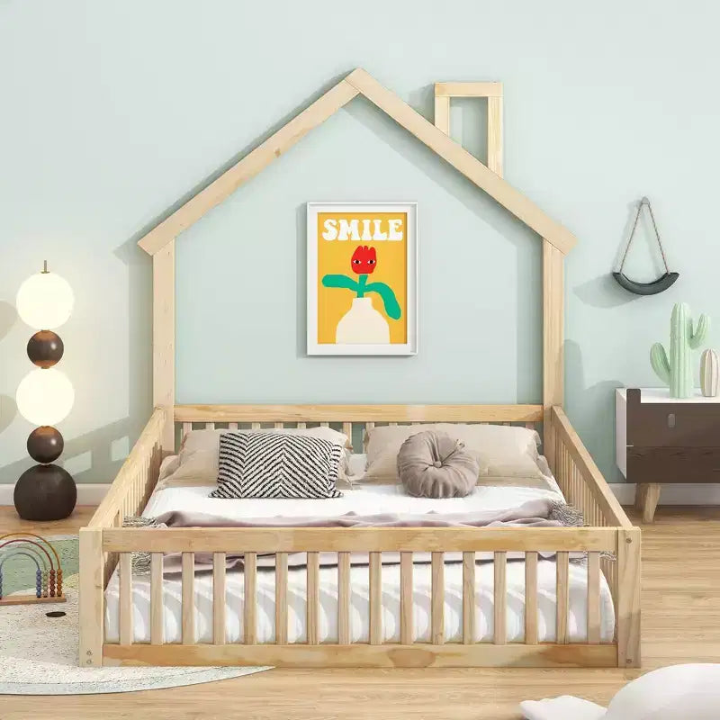 Letto a piattaforma a casetta a grandezza naturale con spondina, in legno massello di pino, per cameretta bambini