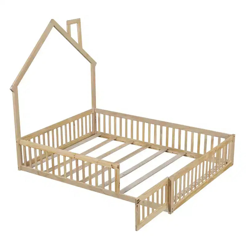 Letto a piattaforma a casetta a grandezza naturale con spondina, in legno massello di pino, per cameretta bambini