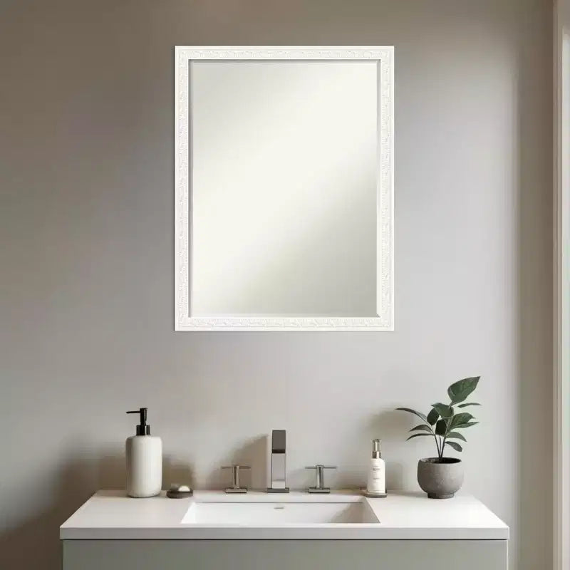 Specchio da parete per bagno Amanti Art Bethany, con cornice in legno, smussatura da mezzo pollice