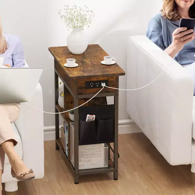 Tavolino finale di ricarica COZONY con prese USB, ripiano e borsa portaoggetti a ribalta, comodino stretto per piccoli spazi in camera da letto
