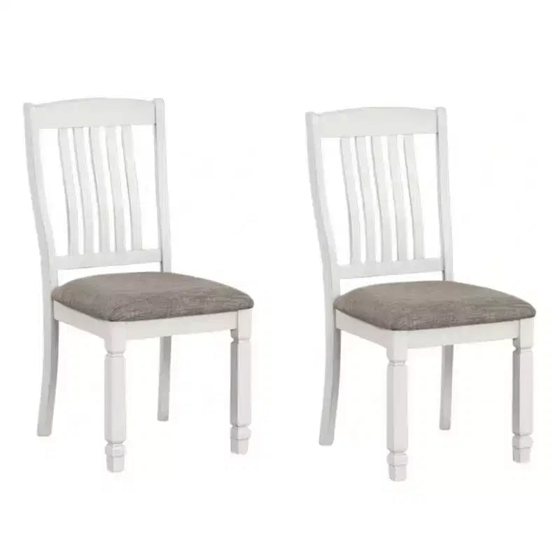 Set di 2 sedie da pranzo Royal Hampton, legno bianco rustico, tessuto grigio, schienale a doghe