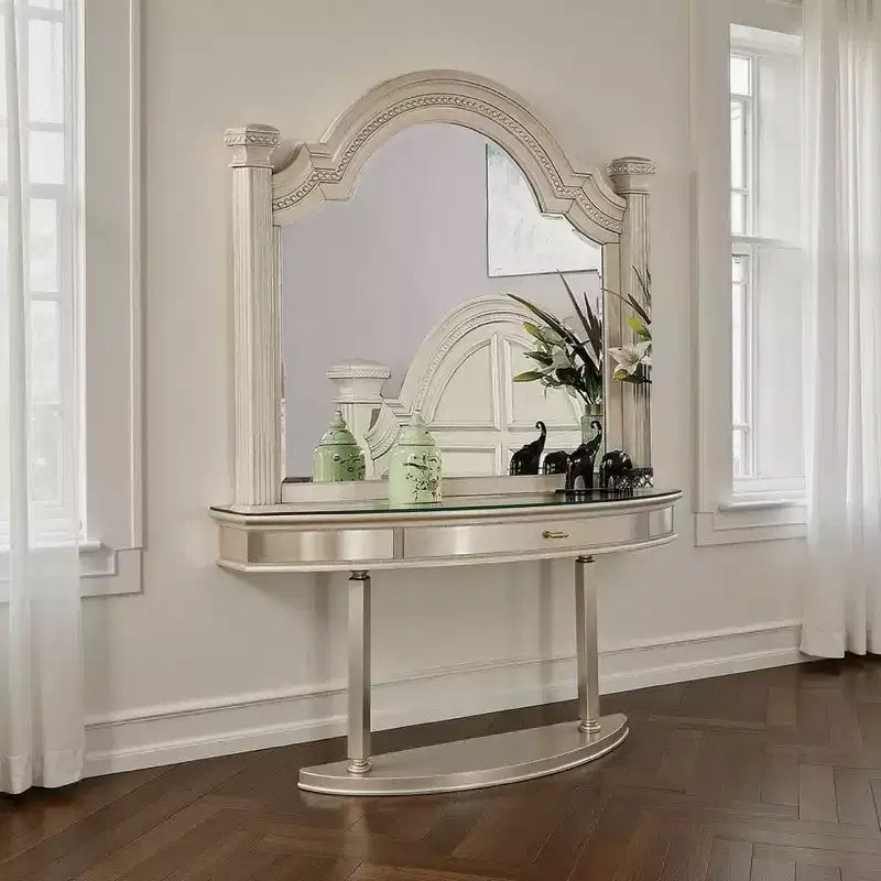 Miroir de commode Royal Hampton, montants cannelés, cadre cloche blanc antique de 49 pouces