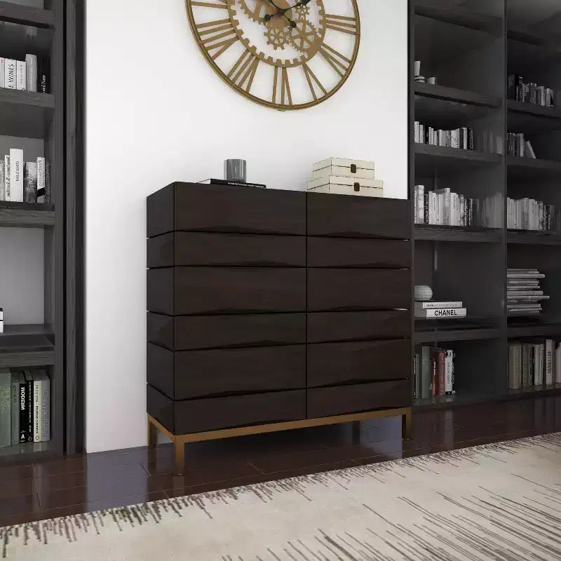 Credenza Laterale Moderna Intagliata a Faccette in Legno, 2 Ante, Marrone e Oro, 45 kg