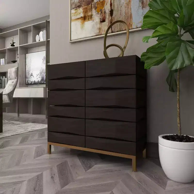 Credenza Laterale Moderna Intagliata a Faccette in Legno, 2 Ante, Marrone e Oro, 45 kg