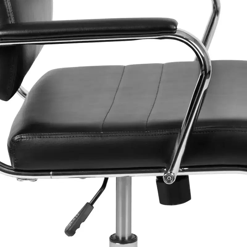 Sedia da ufficio ergonomica girevole, schienale medio, pelle rigenerata, braccioli e base in metallo imbottiti