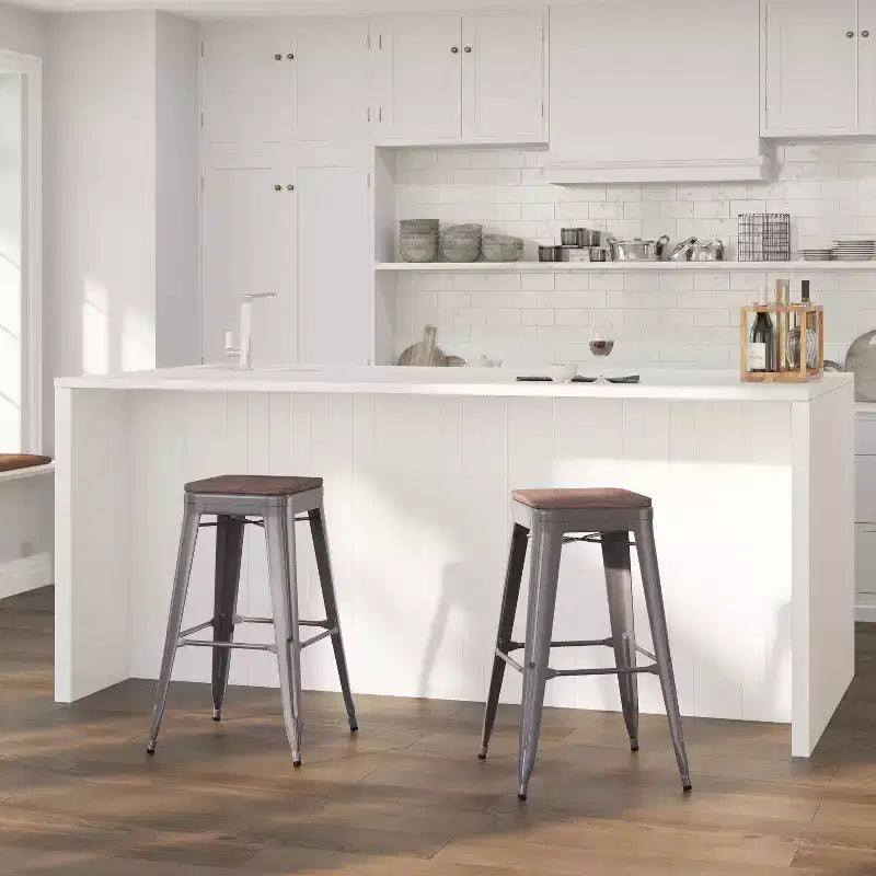 Sgabello da bancone in metallo grigio verniciato trasparente con seduta in legno rustico, portata 227 kg, senza schienale