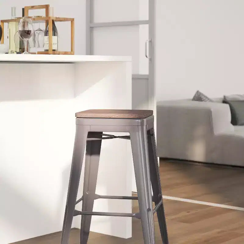 Sgabello da bancone in metallo grigio verniciato trasparente con seduta in legno rustico, portata 227 kg, senza schienale