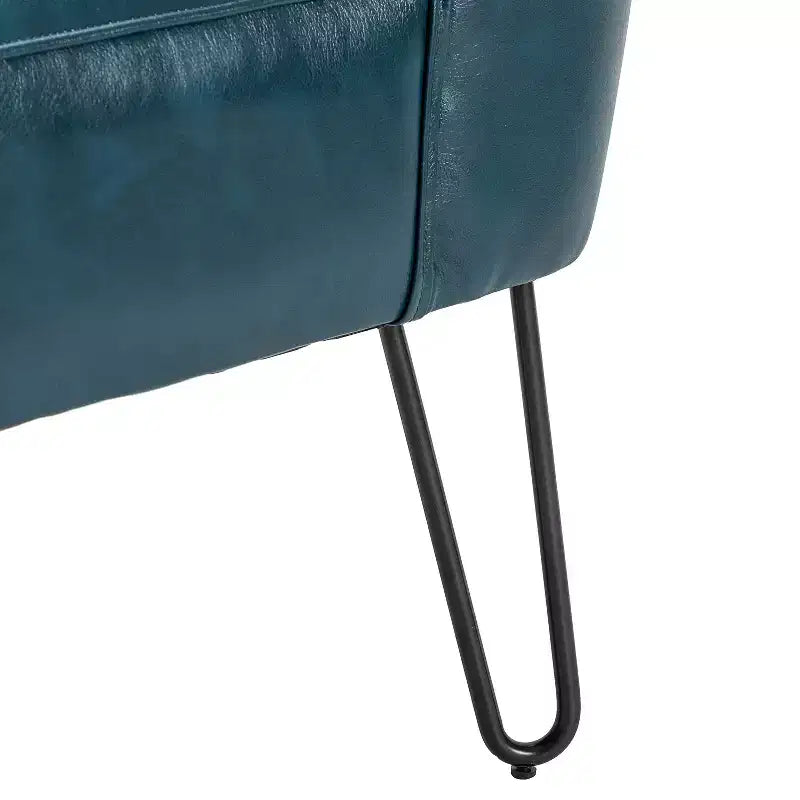 Set di 2 sedie accentate in similpelle trapuntata a mezza schiena con base in metallo